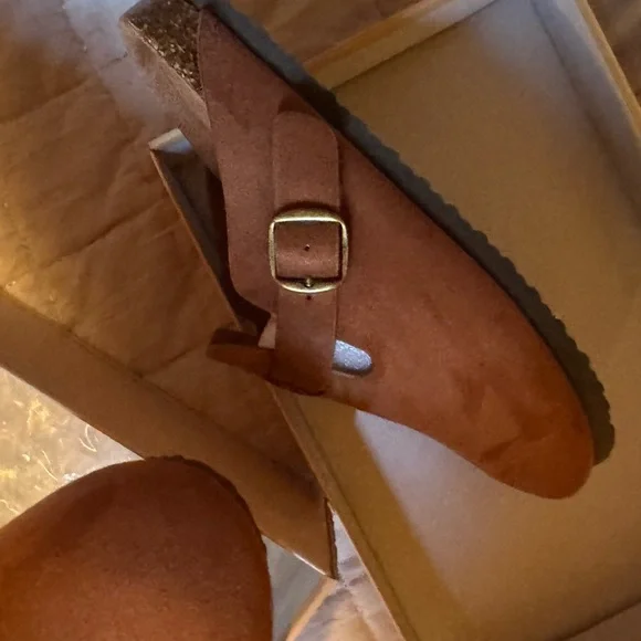 Soda Slip on Suede Clogs NEW IN BOX - Picture 2 of 7